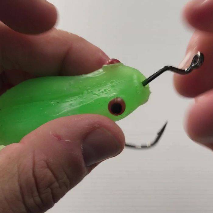 Step 4. How to rig soft plastic frog 